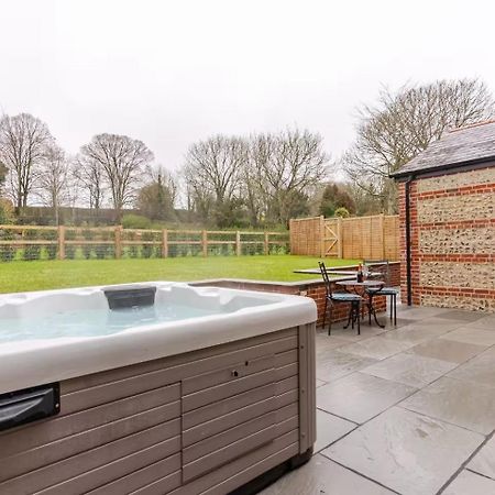 The Old Coach House - Hot Tub - Dorset Villa Pimperne Exterior photo