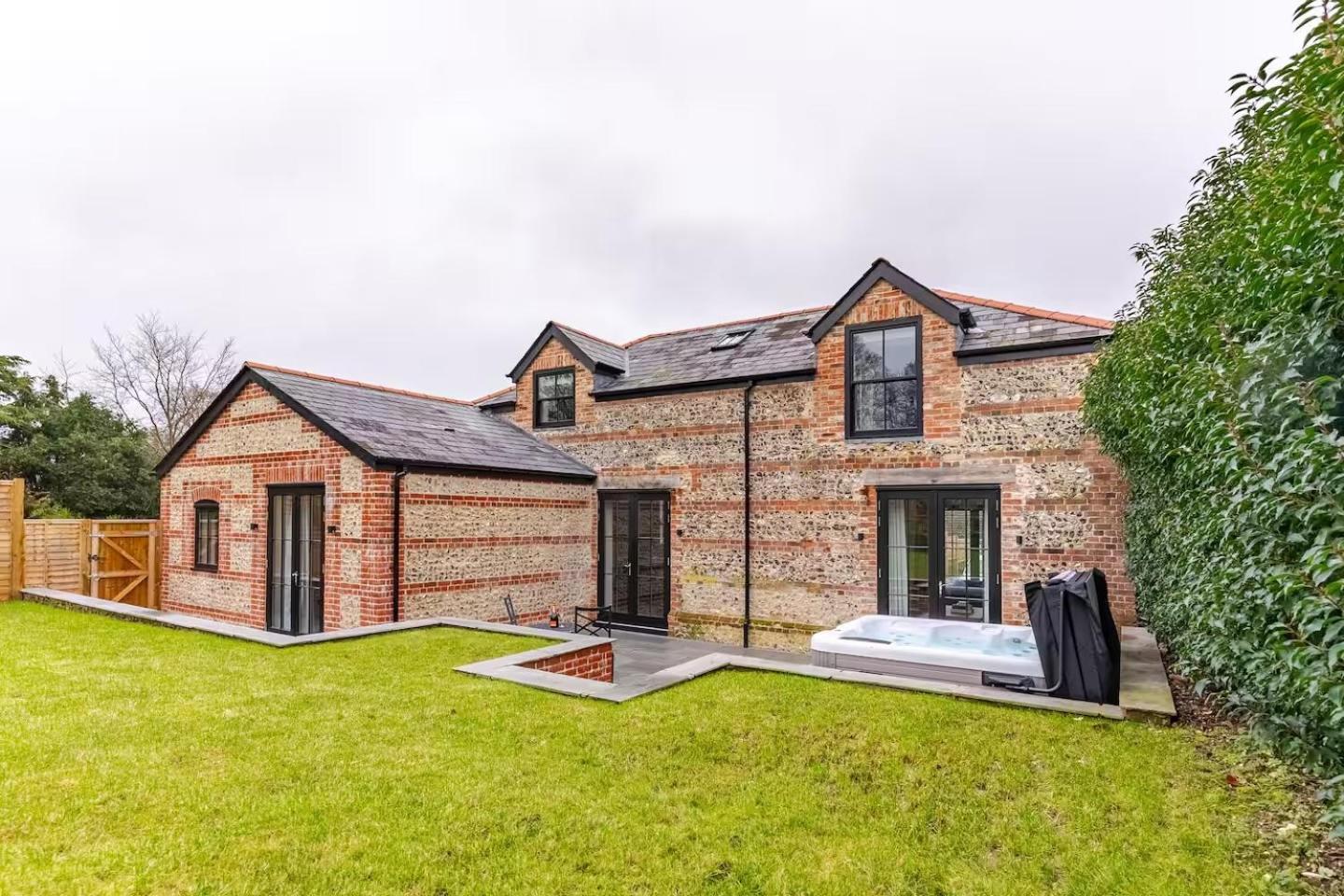 The Old Coach House - Hot Tub - Dorset Villa Pimperne Exterior photo