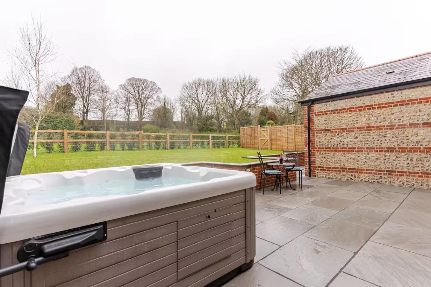 The Old Coach House - Hot Tub - Dorset Villa Pimperne Exterior photo