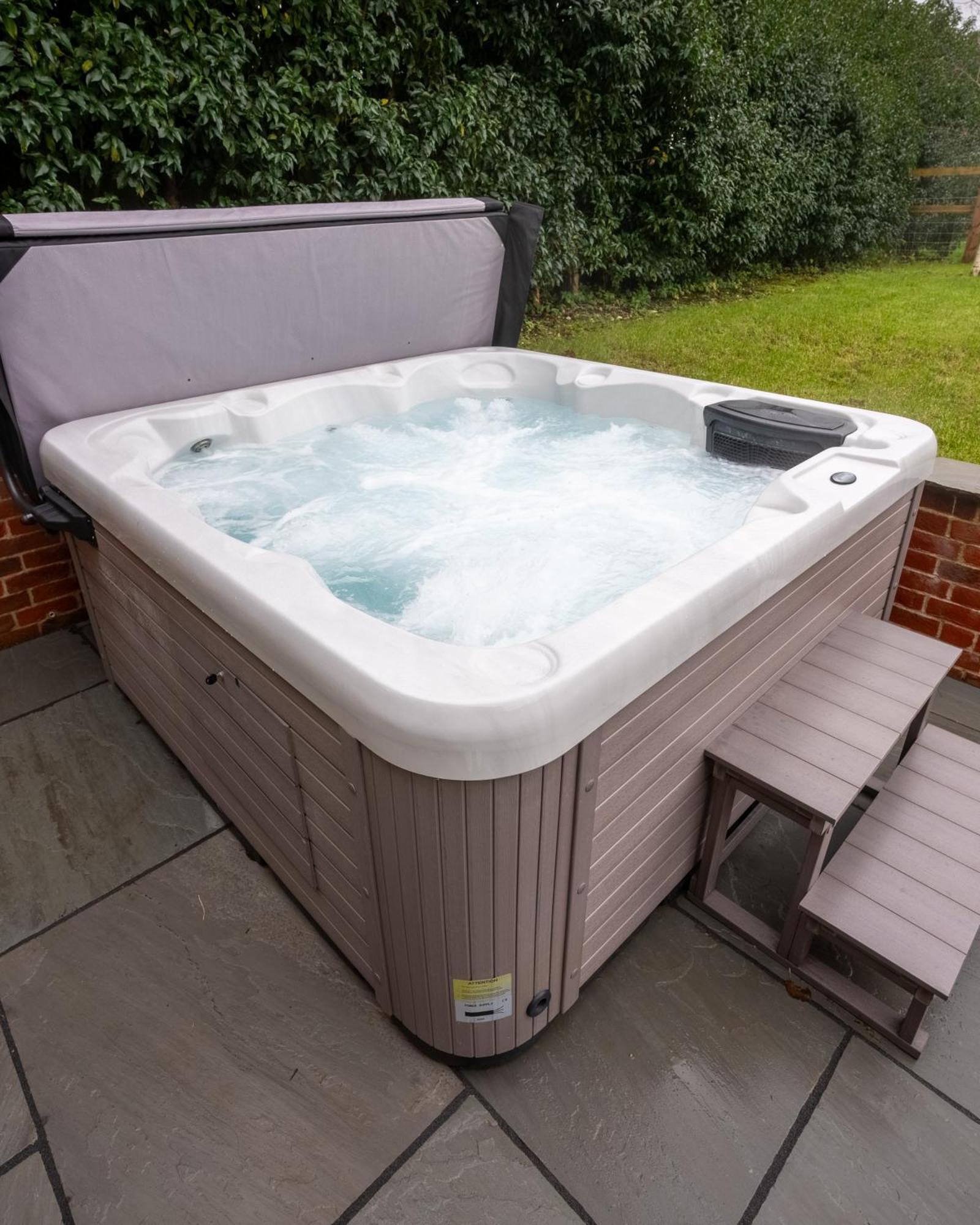 The Old Coach House - Hot Tub - Dorset Villa Pimperne Exterior photo