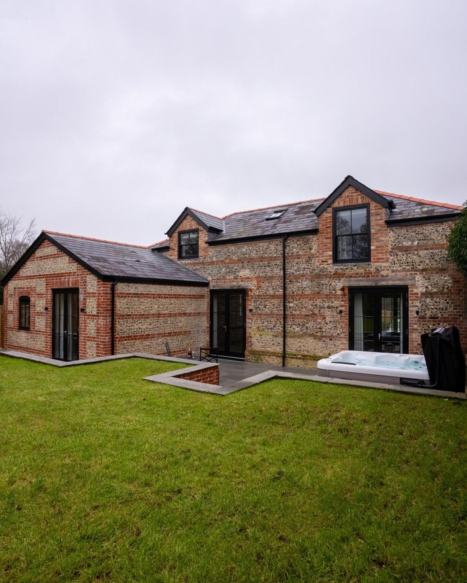 The Old Coach House - Hot Tub - Dorset Villa Pimperne Exterior photo